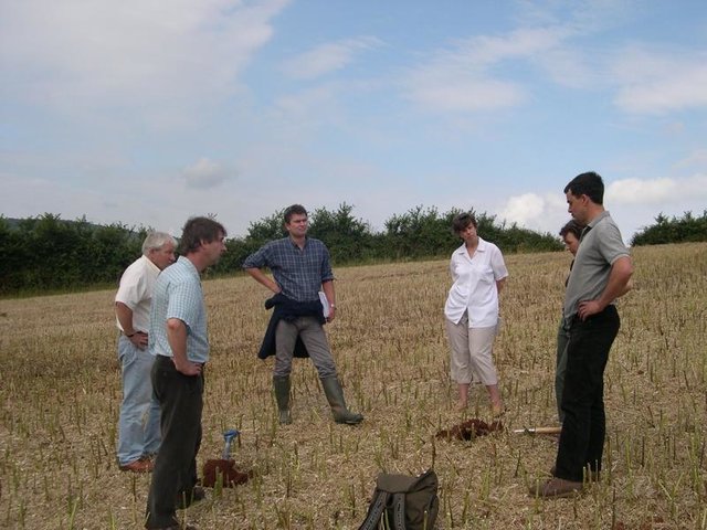 Participatory on-farm resarch and demonstration in UK arable cropping