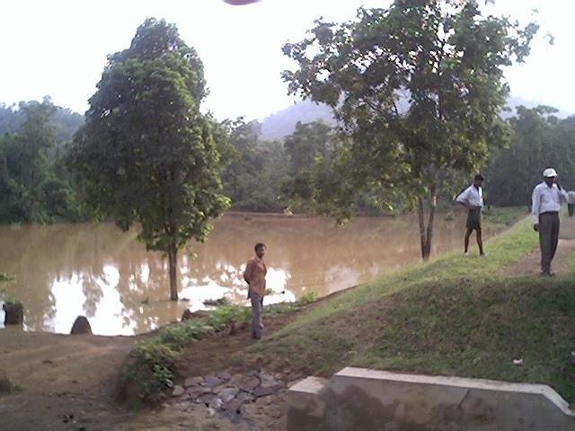 Dug-out sunken pond cum countour bund